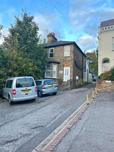 2 Bedroom Flat To Rent In Castle Street, HP13