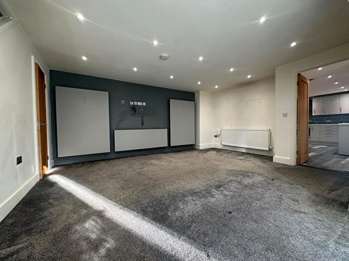 2 Bedroom Flat To Rent In Arthur Grove, Bradford Road, Birstall, Batley, WF17