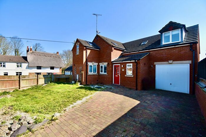 3 Bedroom Detached House To Rent In Manor Road, Weedon, Northamptonshire, NN7