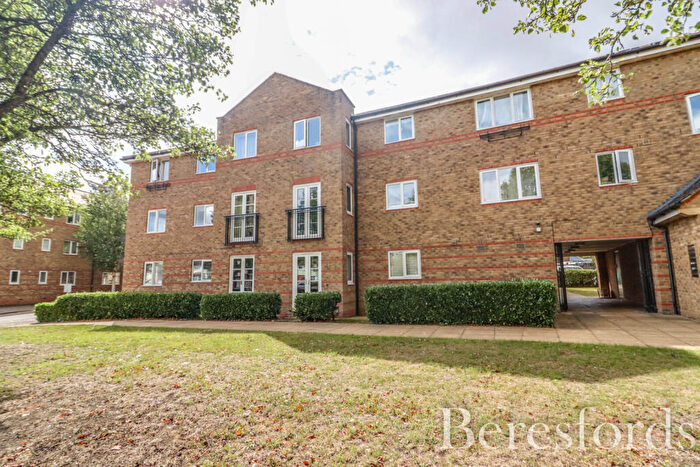 2 Bedroom Apartment For Sale In Nottage Crescent, Braintree, CM7