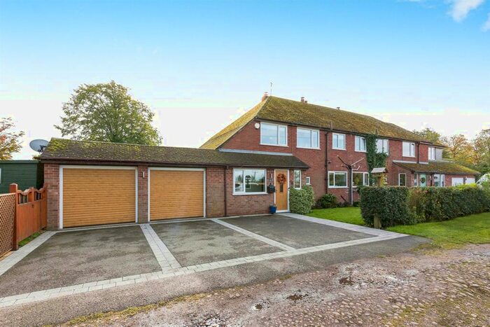 3 Bedroom Semi-Detached House For Sale In Hallfields Drive, Comberford, Tamworth, B79