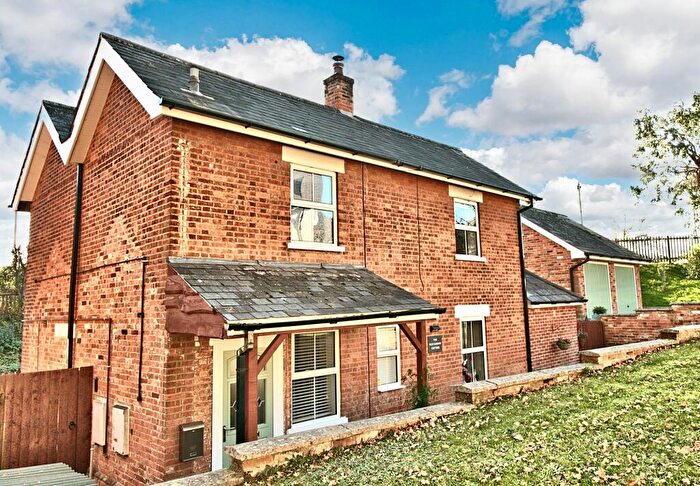 3 Bedroom Detached House For Sale In Daggons Road, Alderholt, SP6