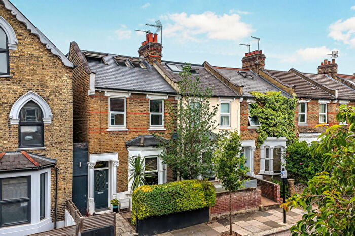 4 Bedroom End Of Terrace House For Sale In Clinton Road, N15
