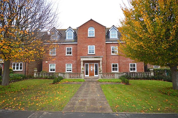 2 Bedroom Flat To Rent In Summersdale Road, Chichester, West Sussex, PO19