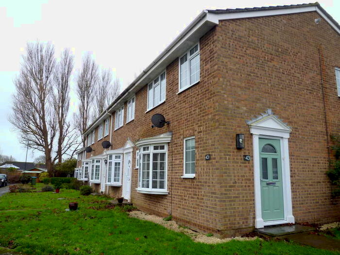 3 Bedroom End Of Terrace House To Rent In Pinehurst Park, PO21