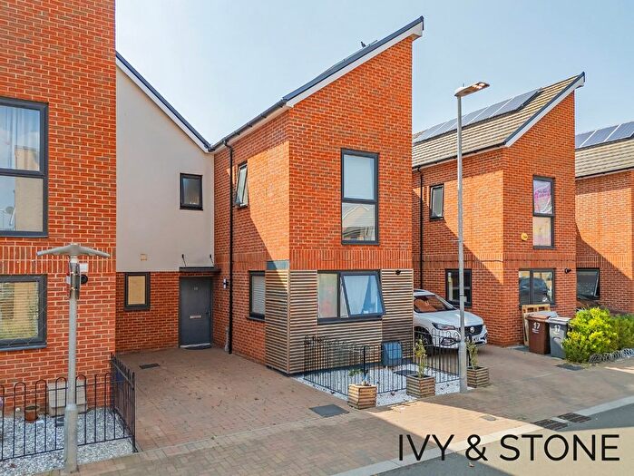 3 Bedroom Semi-Detached House For Sale In Ellis Avenue, Dagenham, Greater London, RM8