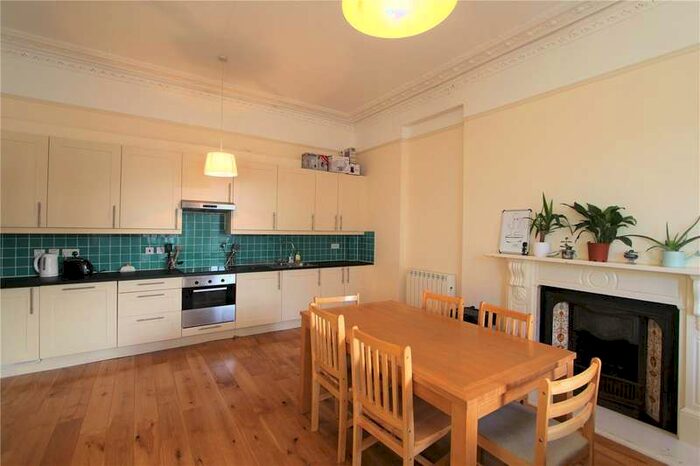 3 Bedroom Flat To Rent In Acacia Road, Acton, London, W3