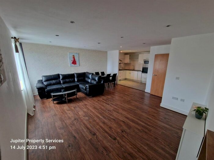 2 Bedroom Flat To Rent In Ferry Court, Cardiff, CF11