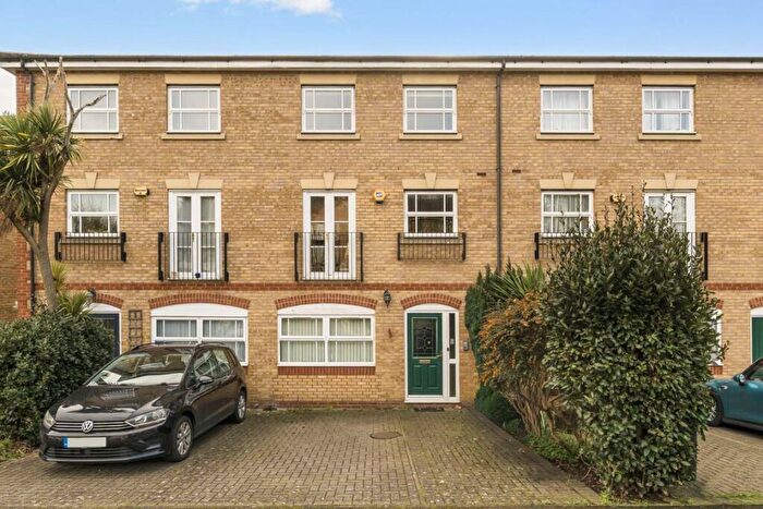 4 Bedroom House To Rent In Ribblesdale Avenue, New Southgate, N11