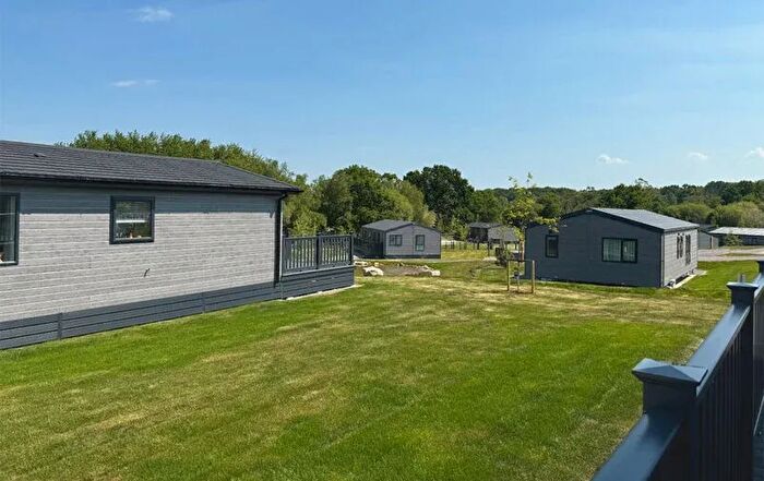 2 Bedroom Mobile/park Home For Sale In Landford, Salisbury, SP5