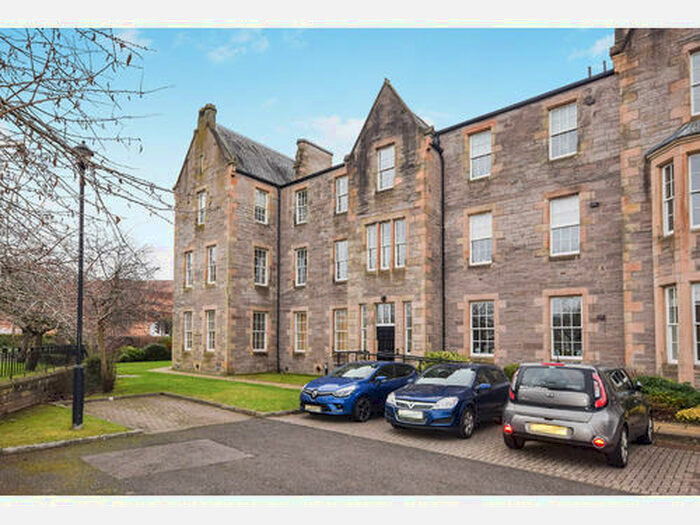 3 Bedroom Flat To Rent In Rosslyn House, Perth, PH2