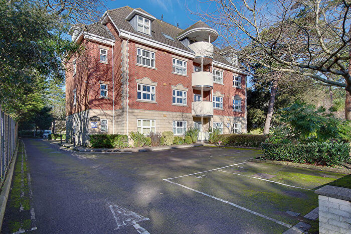 2 Bedroom Flat For Sale In Christchurch Road, Bournemouth, BH1