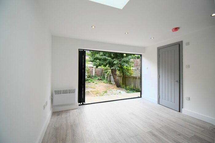 1 Bedroom Flat To Rent In Gf Rear Flat, Addison Road, London, E11