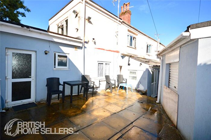 2 Bedroom Apartment For Sale In Ladysmith Road, Plymouth, Devon, PL4