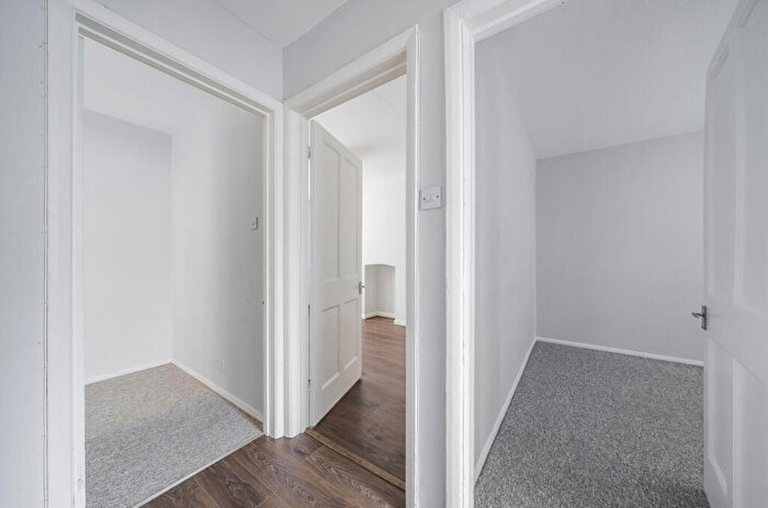 2 Bedroom Apartment For Sale In Trinity Road, London, N2