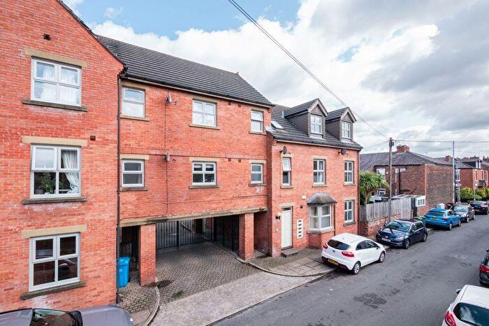 2 Bedroom Flat To Rent In Davenfield Road, Manchester, M20