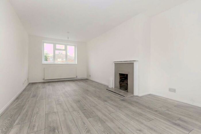 2 Bedroom House To Rent In Kent Way, Surbiton, KT6