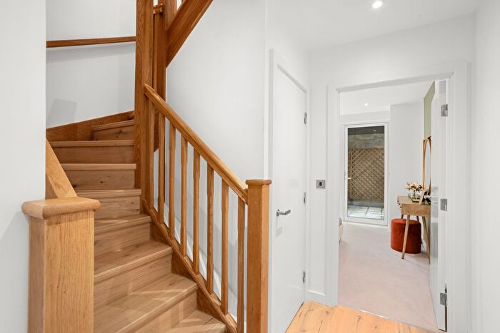 2 Bedroom Flat For Sale In Goswell Road, Islington, EC1V