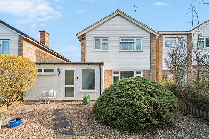 3 Bedroom Link Detached House For Sale In Finch Lane, Bushey, WD23