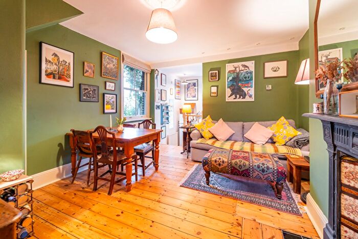 1 Bedroom Flat For Sale In Crouch Hall Road, Crouch End, N8
