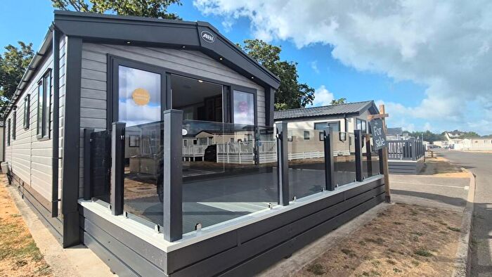 3 Bedroom Property For Sale In Hoburne Park, Hoburrne Lane, Highcliffe On Sea, BH23