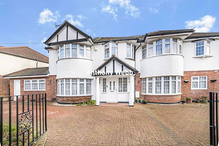 7 Bedroom Detached House For Sale In Chalkwell Park Avenue, Enfield, EN1