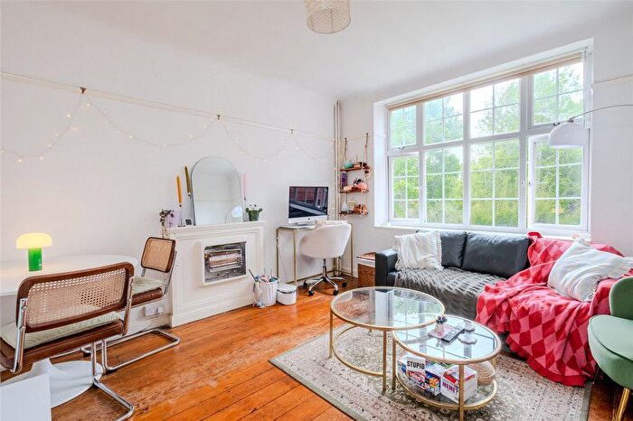 1 Bedroom Flat To Rent In Streatham Close, Streatham Hill, Lambeth, London, SW16