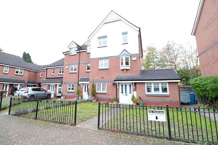 4 Bedroom Town House To Rent In Thorpe Court, Solihull, B91