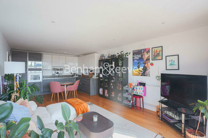 2 Bedroom Apartment To Rent In Winchester Square, London, SE8