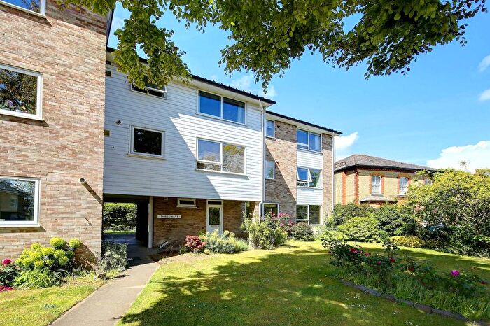 1 Bedroom Flat To Rent In Teddington Park Road, Teddington, TW11