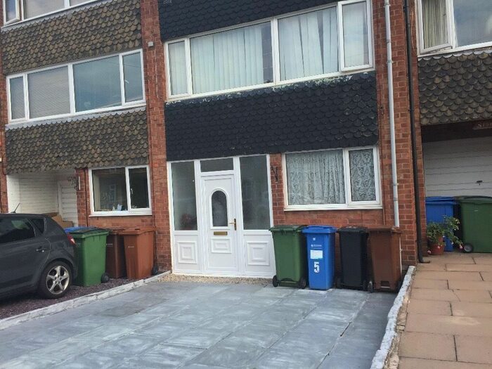 4 Bedroom Town House For Sale In Roundhey, Cheadle, SK8