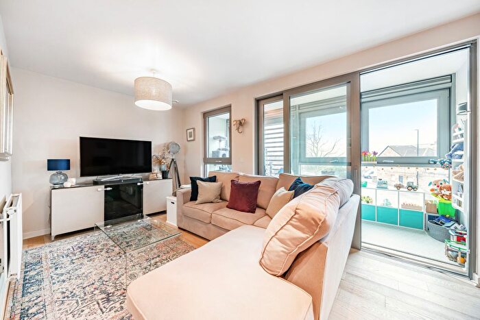 2 Bedroom Flat For Sale In Ealing Road, Brentford, London, TW8