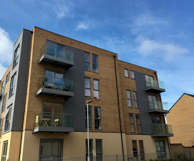 2 Bedroom Flat To Rent In Holly Acre, Dunstable, LU5