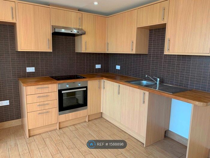 2 Bedroom Flat To Rent In Alder Road, Poole, BH12