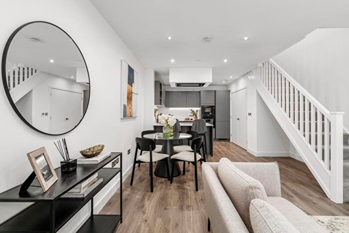 2 Bedroom Apartment For Sale In Eddington Avenue, Cambridge, CB3