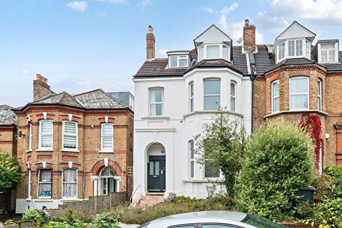 2 Bedroom Flat For Sale In Devonshire Road, London, SE23