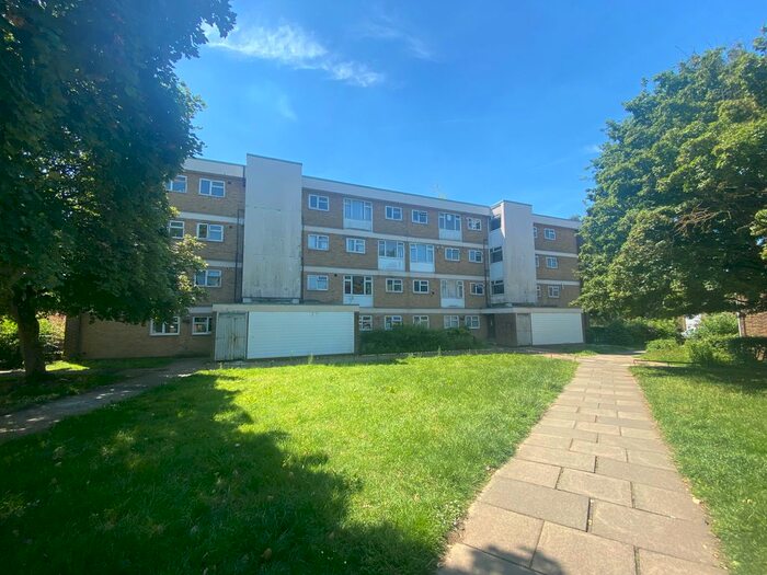 2 Bedroom Flat To Rent In Little Grove Field, Harlow, CM19