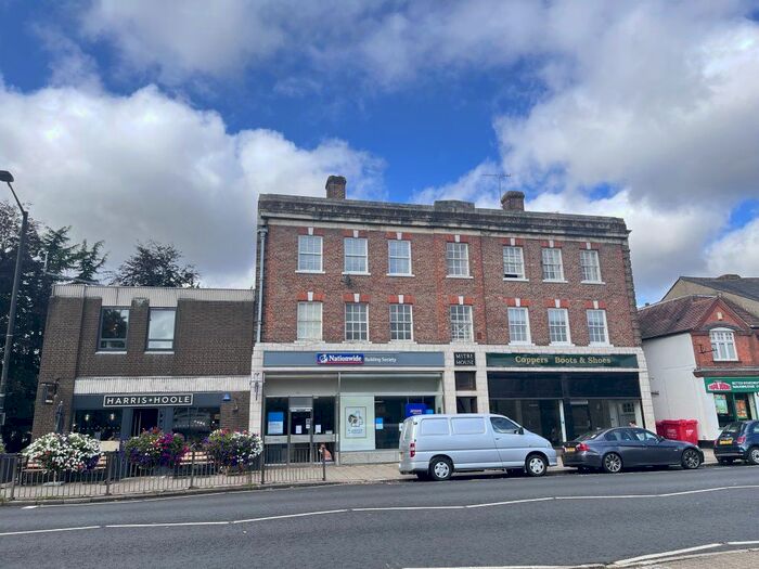 3 Bedroom Flat To Rent In High Street, Harpenden, AL5