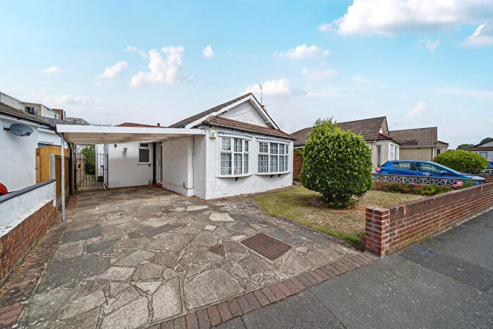 4 Bedroom Bungalow For Sale In St. Johns Road, Welling, DA16