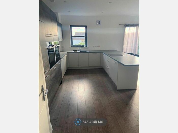 3 Bedroom Flat To Rent In Craighall Road, Edinburgh, EH6