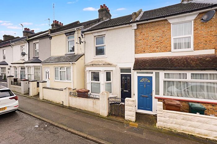 3 Bedroom Terraced House To Rent In Albany Road, Chatham, ME7