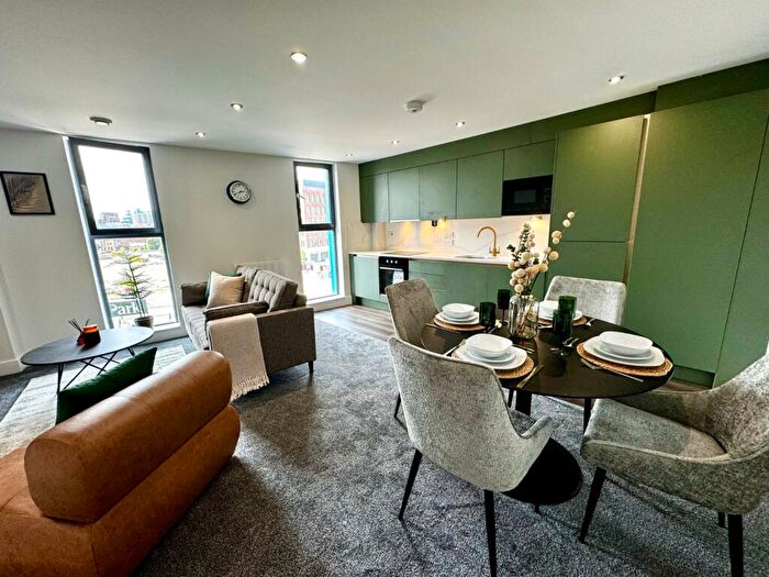 2 Bedroom Flat To Rent In Crown Point Road, Hunslet, Leeds, LS10