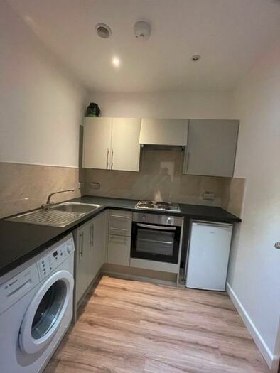 1 Bedroom Flat To Rent In Arundel Street, Portsmouth, Hampshire, PO1