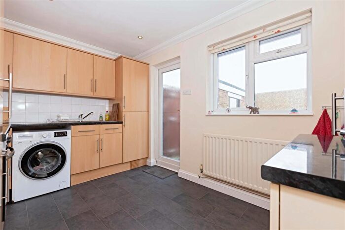 2 Bedroom Semi-Detached Bungalow For Sale In Ashwood Close, Worthing, BN11