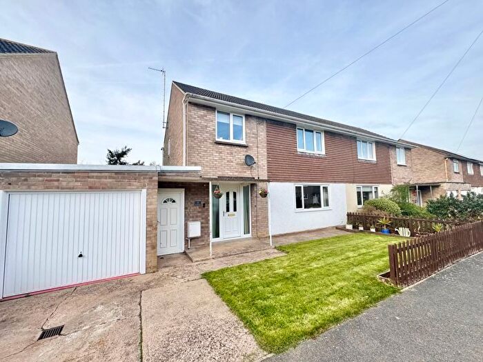 3 Bedroom Semi-Detached House For Sale In Provost Road, Manby, Louth, LN11