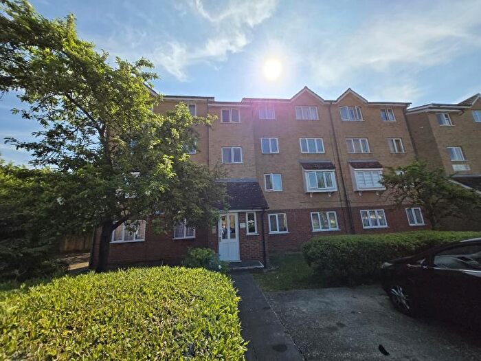 1 Bedroom Flat To Rent In Chaffinch Close, Edmonton, N9