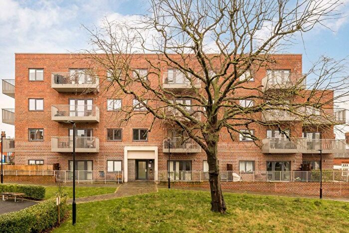 2 Bedroom Flat For Sale In Springfield Drive, Tooting, SW17