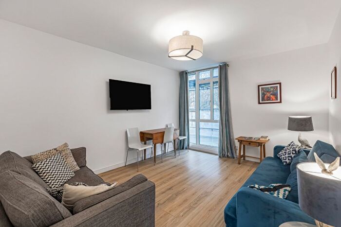 1 Bedroom Flat For Sale In Hallfield Estate, Bayswater, London, W2