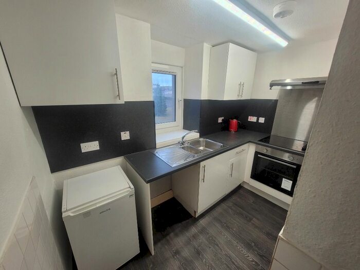 1 Bedroom Flat To Rent In Strathmartine Road, Coldside, Dundee, DD3