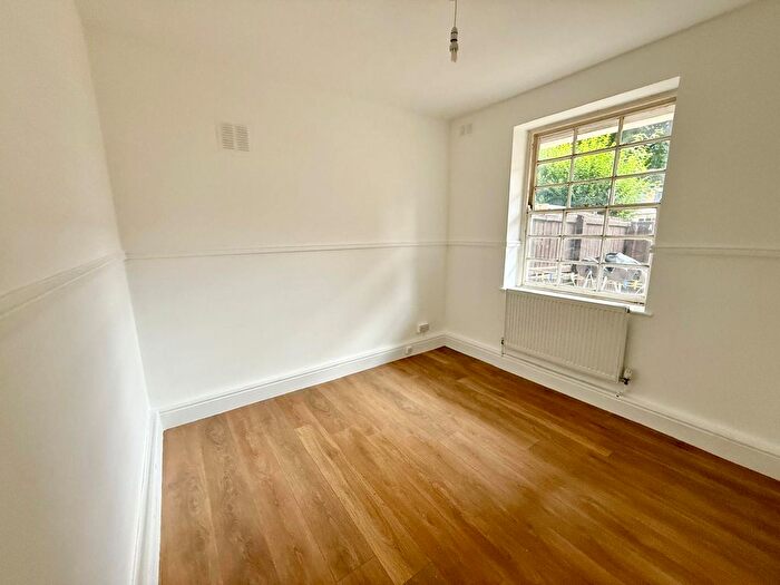 2 Bedroom Flat To Rent In London, SE16